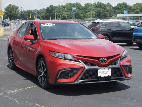 Used 2023 Toyota Camry SE FWD image 19