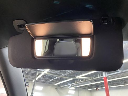 Used 2021 GMC Yukon Denali w/ Denali Premium Package image 33