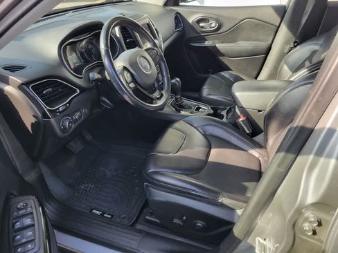 Used 2019 Jeep Cherokee Latitude Plus AWD/4WD image 2