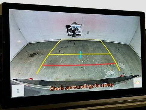 Used 2025 Toyota Tacoma TRD Sport w/ TRD Sport Upgrade Package image 11