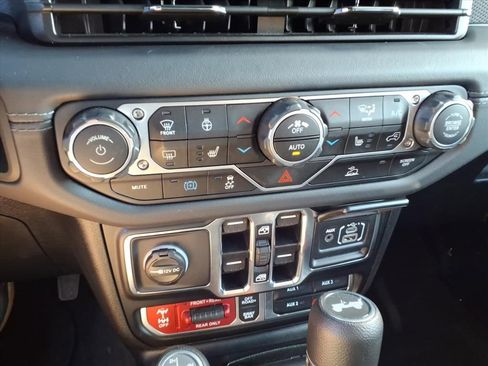 Certified 2025 Jeep Wrangler Unlimited Rubicon 4xe w/ Convenience Group AWD/4WD image 15