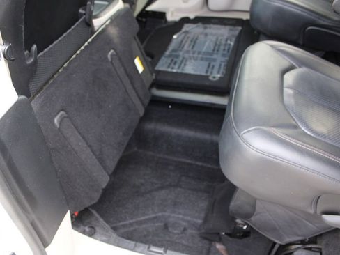 Used 2019 Chrysler Pacifica Touring-L image 27