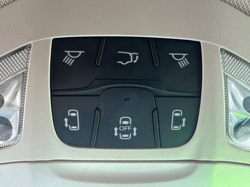 Certified 2023 Chrysler Pacifica Touring-L FWD image 30