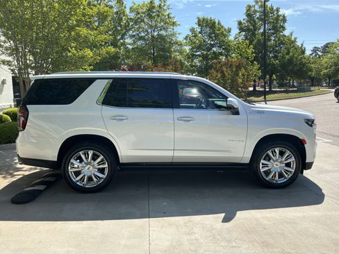 Used 2022 Chevrolet Tahoe High Country AWD/4WD image 11