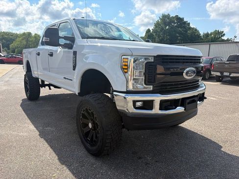 Used 2019 Ford F250 XLT w/ XLT Value Package AWD/4WD image 3