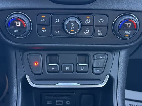 Used 2020 GMC Terrain SLT w/ Preferred Package image 17