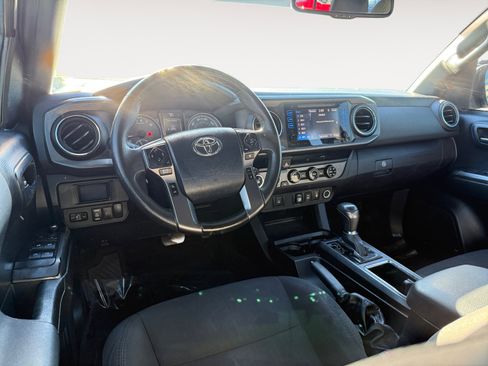 Used 2018 Toyota Tacoma TRD Off-Road image 15