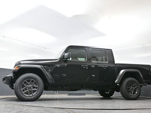 New 2026 Jeep Gladiator Sport AWD/4WD image 40