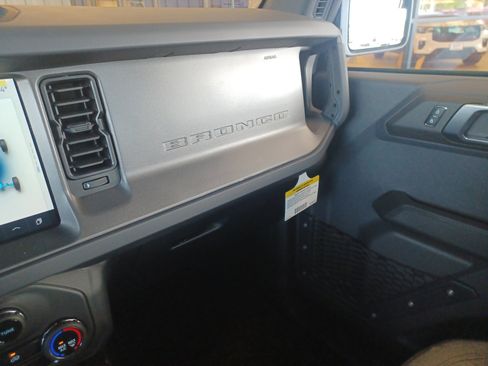 New 2025 Ford Bronco 4-Door image 28