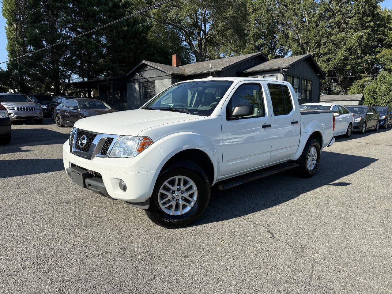 Used 2015 Nissan Frontier SV AWD/4WD image 1