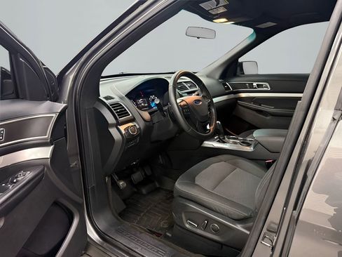 Used 2016 Ford Explorer XLT FWD image 9