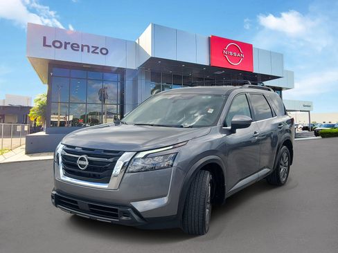 Used 2025 Nissan Pathfinder SV FWD image 1