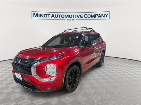 Used 2023 Mitsubishi Outlander SE Black Edition image 4