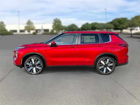 New 2025 Mitsubishi Outlander SE image 4