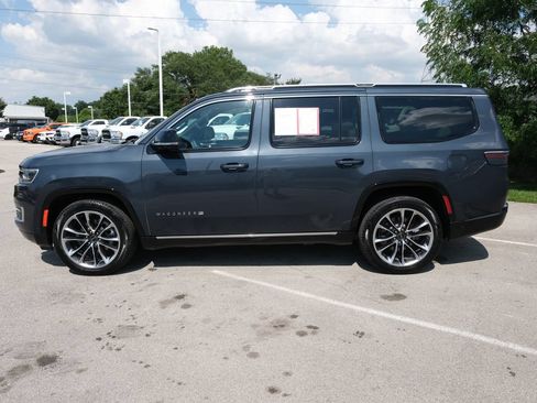 Used 2025 Jeep Wagoneer Series III w/ Premium Group I AWD/4WD image 8