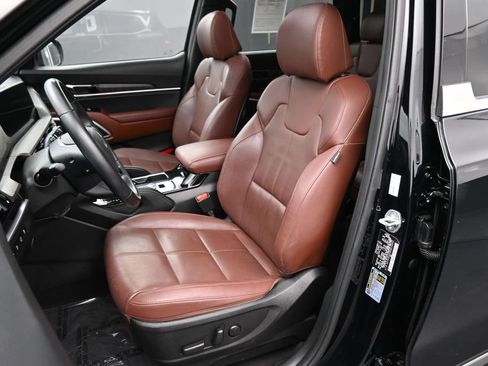 Used 2024 Kia Telluride EX w/ EX Captain's Chair Package FWD image 18