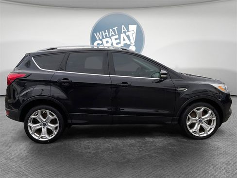 Used 2019 Ford Escape Titanium image 2