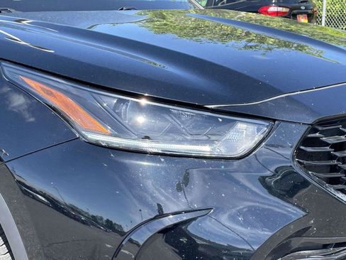 Used 2023 Toyota Highlander XSE FWD image 3