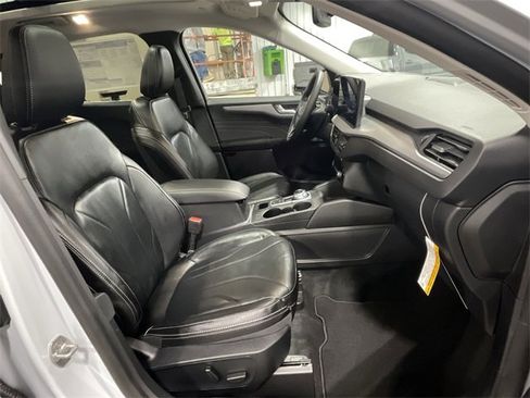 Used 2025 Ford Escape SE w/ PHEV Premium Package image 30