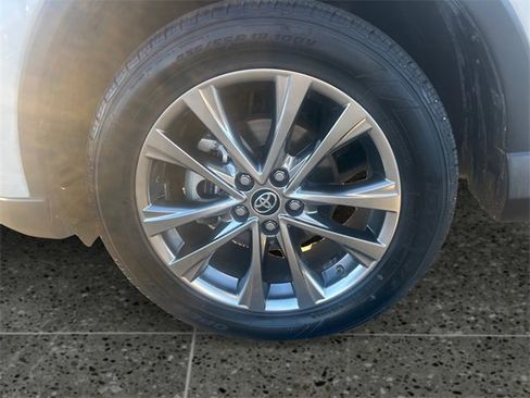 Used 2017 Toyota RAV4 Limited image 14