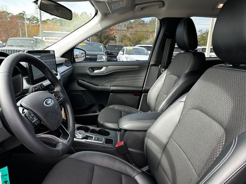 Used 2023 Ford Escape SE image 22