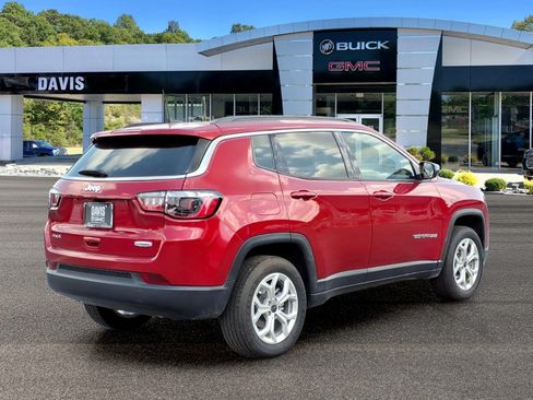 Used 2025 Jeep Compass Latitude w/ Convenience Group AWD/4WD image 6