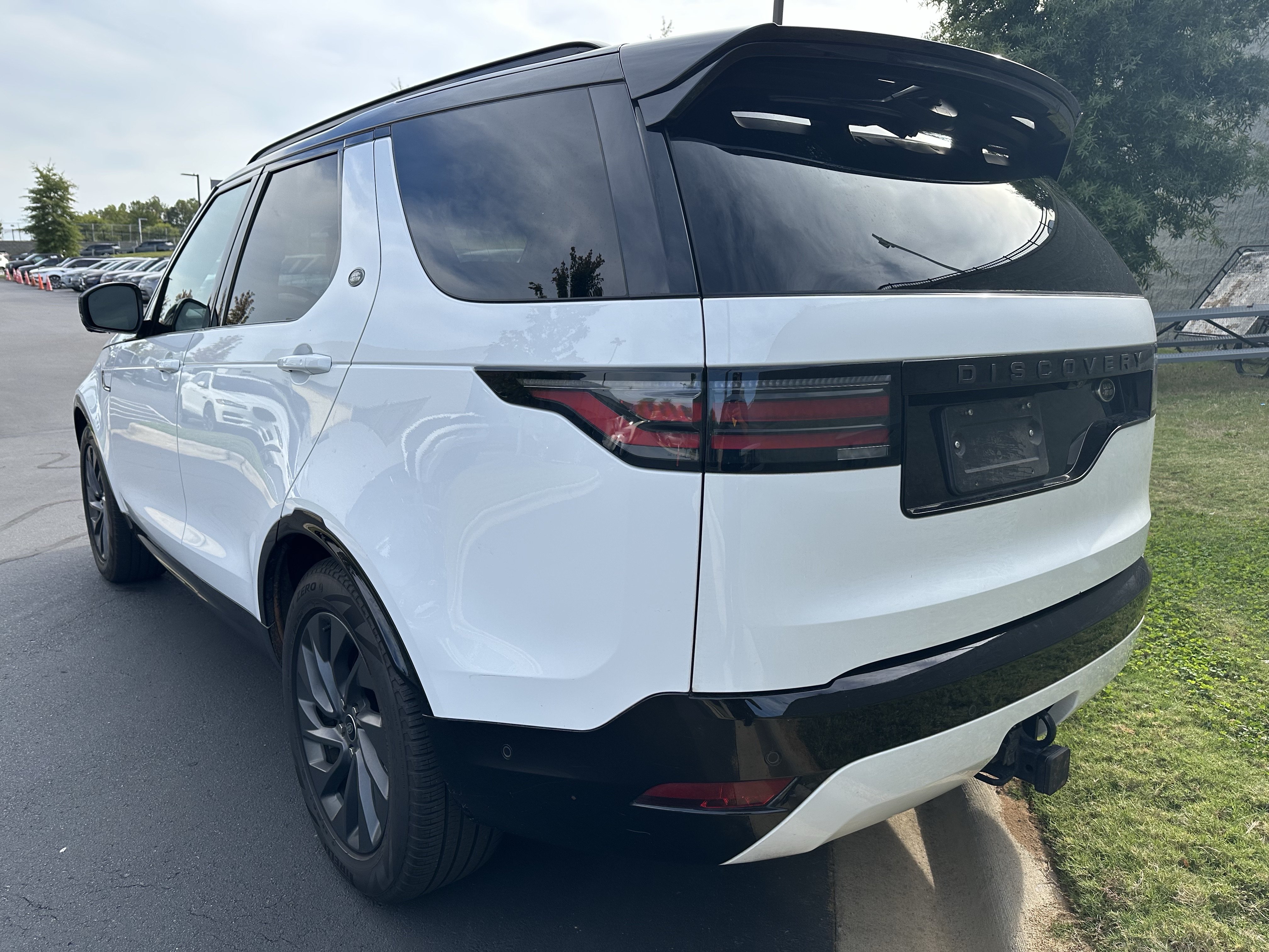 Certified 2023 Land Rover Discovery S R-Dynamic AWD/4WD image 5