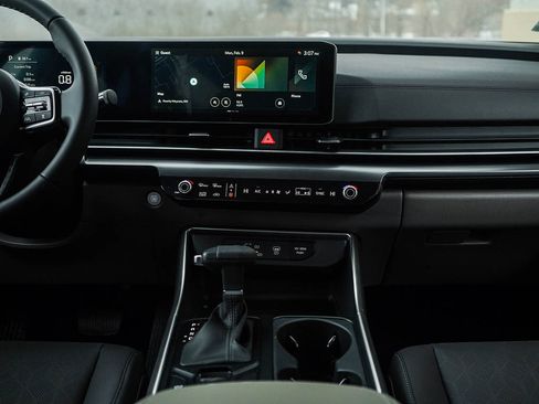 New 2026 Kia Carnival FWD image 17