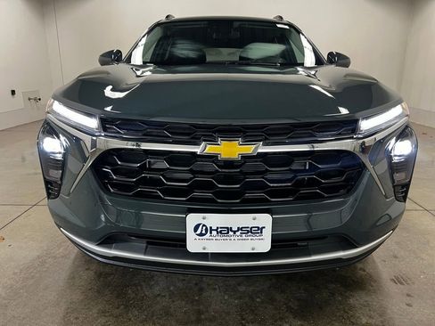 New 2026 Chevrolet Trax LT w/ LT Convenience Package FWD image 8