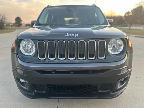 Used 2016 Jeep Renegade Latitude w/ Popular Equipment Group image 3