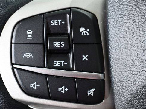 Used 2022 Ford Explorer XLT w/ Equipment Group 202A image 34