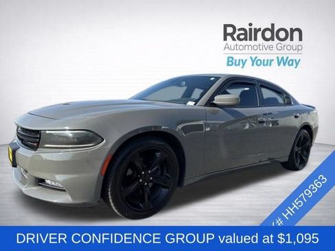 Used 2017 Dodge Charger SXT w/ Plus Group RWD image 3