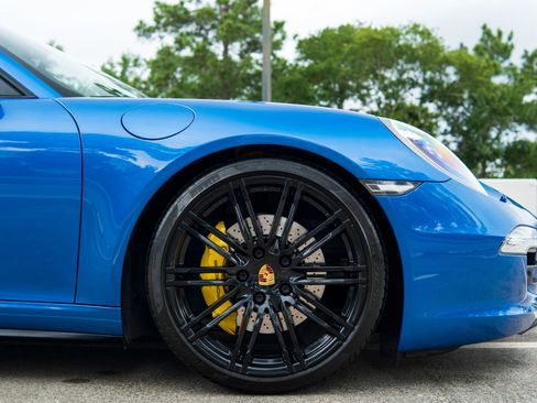 Used 2015 Porsche 911 Targa 4S w/ Sport Chrono Package AWD/4WD image 32