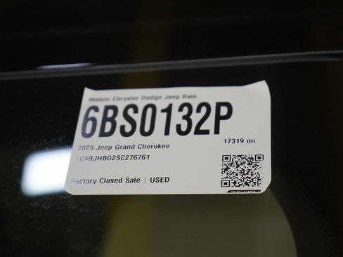 Used 2025 Jeep Grand Cherokee Limited AWD/4WD image 30