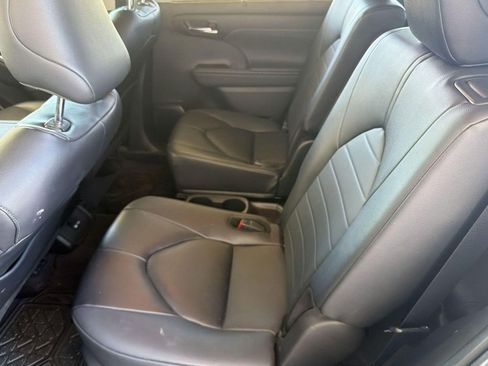 Used 2024 Toyota Highlander XLE image 24