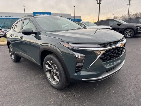 New 2026 Chevrolet Trax LT w/ Driver Confidence Package image 2