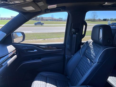 Used 2024 Cadillac Escalade Premium Luxury Platinum image 23