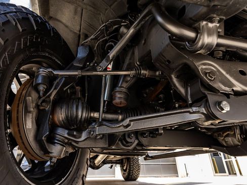 Used 2025 GMC Sierra 2500 AT4X AWD/4WD image 9