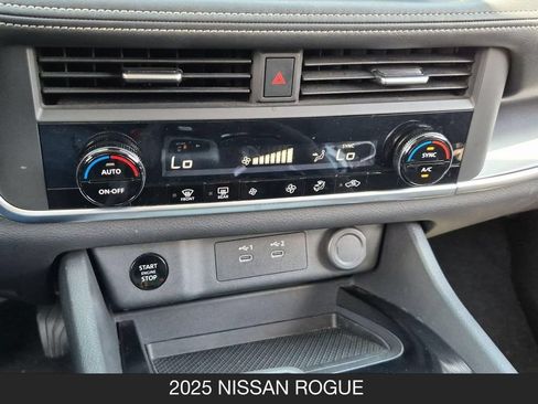 Used 2025 Nissan Rogue SV FWD image 22