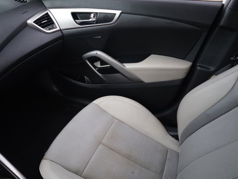 Used 2013 Hyundai Veloster w/ Tech Pkg FWD image 16