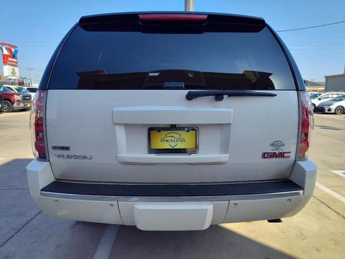 Used 2011 GMC Yukon Denali image 9