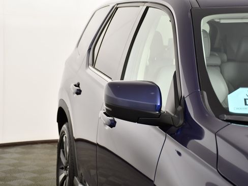 Used 2025 Honda Pilot Touring image 14