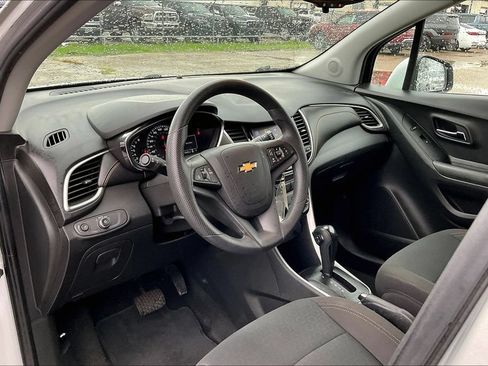 Used 2022 Chevrolet Trax LS w/ Tint and Cruise Package FWD image 14