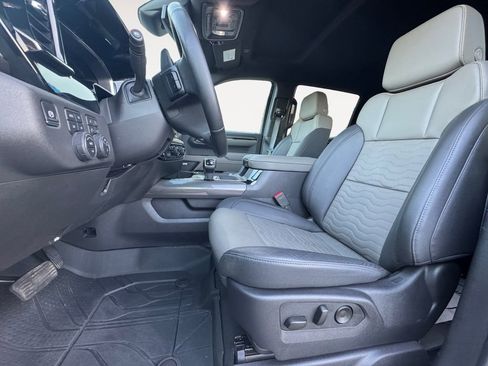 Used 2025 Chevrolet Silverado 1500 ZR2 image 9