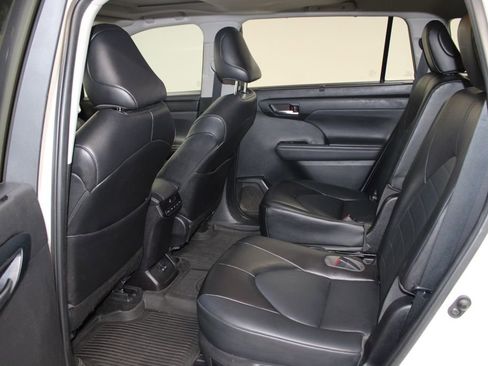Used 2022 Toyota Highlander XLE image 24