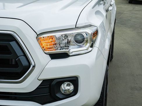 Certified 2020 Toyota Tacoma SR5 RWD image 8