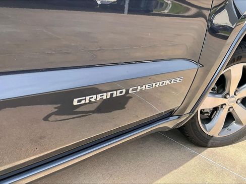Used 2014 Jeep Grand Cherokee Overland w/ Advanced Technology Group AWD/4WD image 10