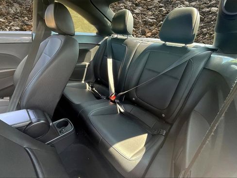 Used 2019 Volkswagen Beetle 2.0T SE image 23