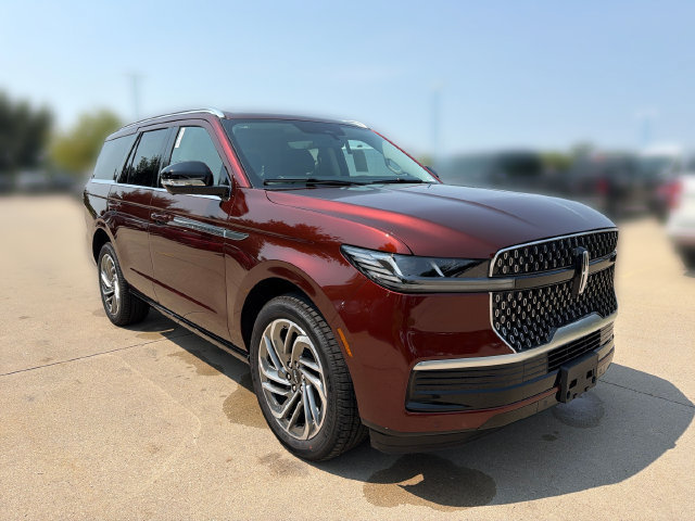 New 2027 Lincoln Navigator Reserve AWD/4WD image 2