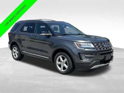 Used 2017 Ford Explorer XLT w/ Equipment Group 202A AWD/4WD image 1